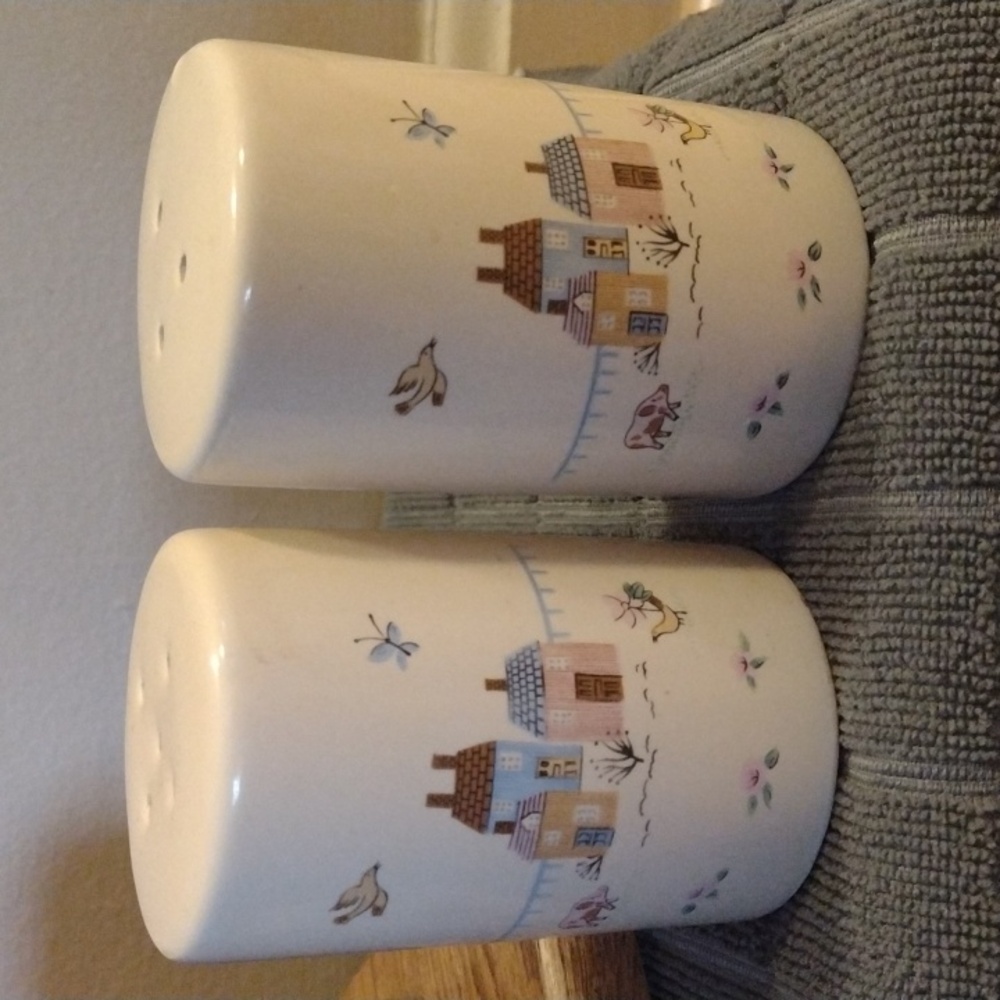 Salt & Pepper Small Cottages Themed Shakers Set with Wooden Napkin Holder - Picture 4 of 7